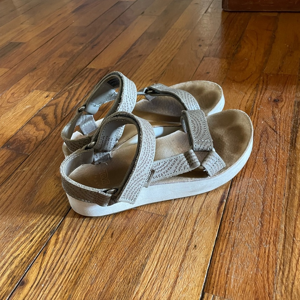 Leather Tevas Midform